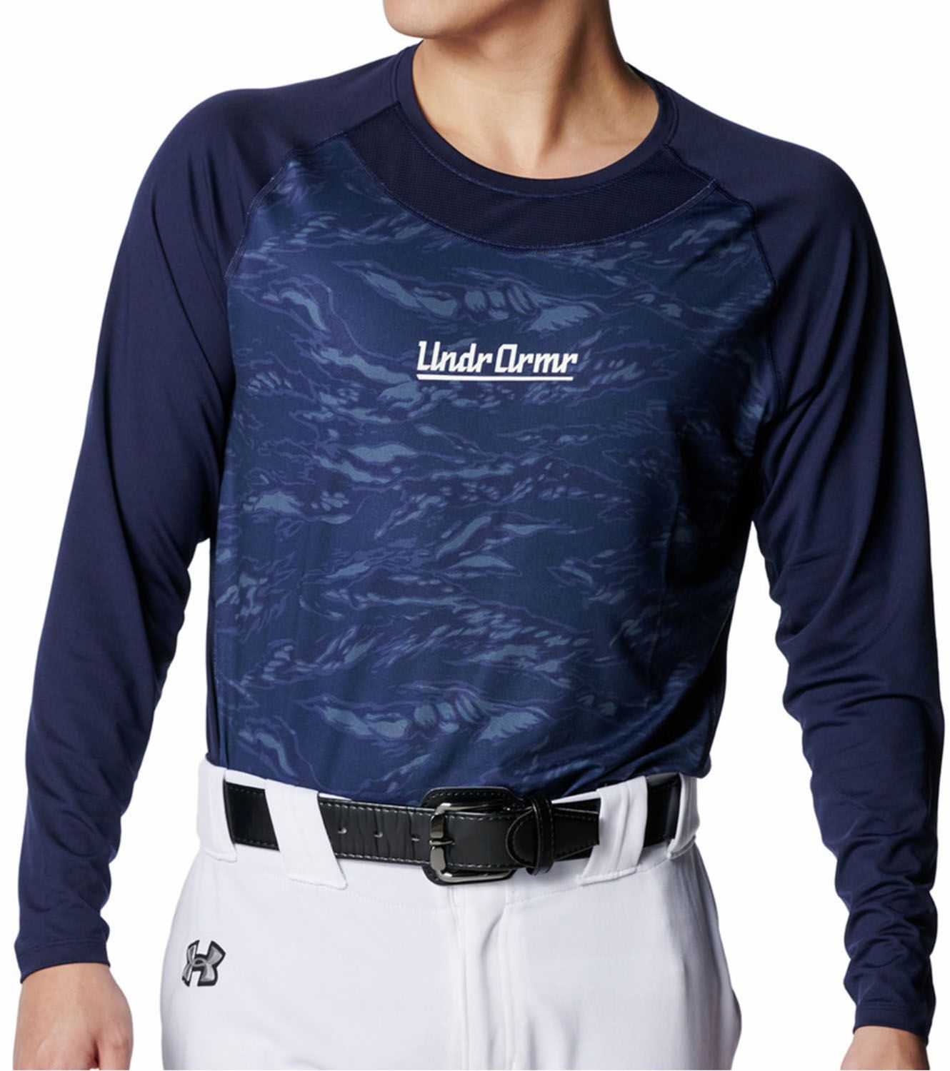 アンダーアーマー UNDER ARMOUR UAヒートギアコンフォートフィッティドカモロングスリーブクルーネックシャツ LONG SLEEVE CREW NECK SHIRT メンズ トップス ウェア  6001309 410 MIDNIGHTNAVY/WHI
