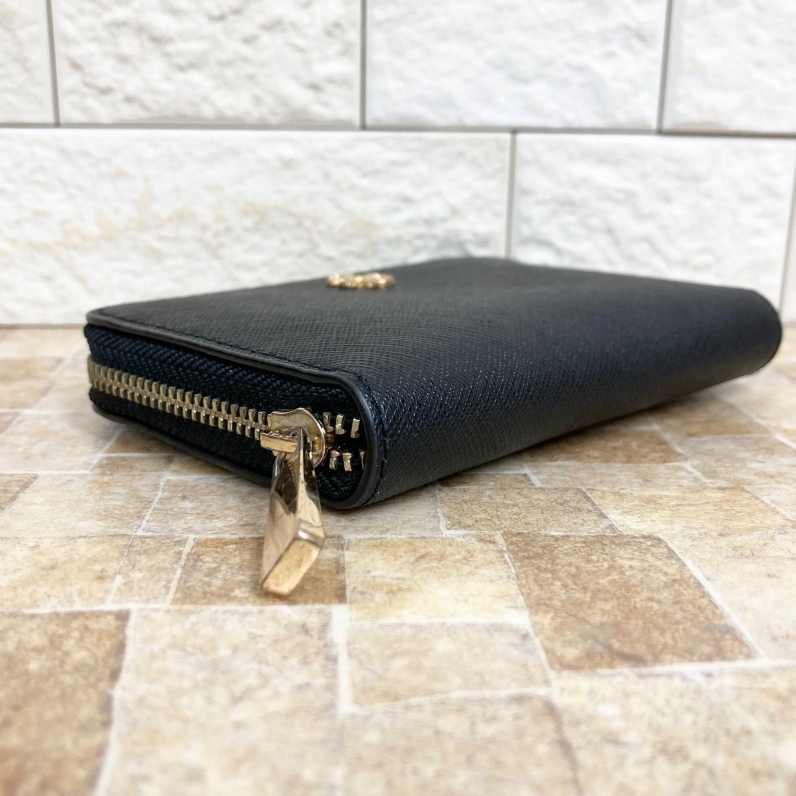 Tory Burch（トリーバーチ）】コンパクト財布 サフィアーノレザー 黒 Tory Burch トリーバーチ コインケース 黒 無地 ロゴ付き  サフィアーノレザー Tory Burch 小銭入れ 楽天市場】【10/15限定・最大2万円OFFクーポン配布中】TORY BURCH トリーバーチ  コインケース ELLA ...