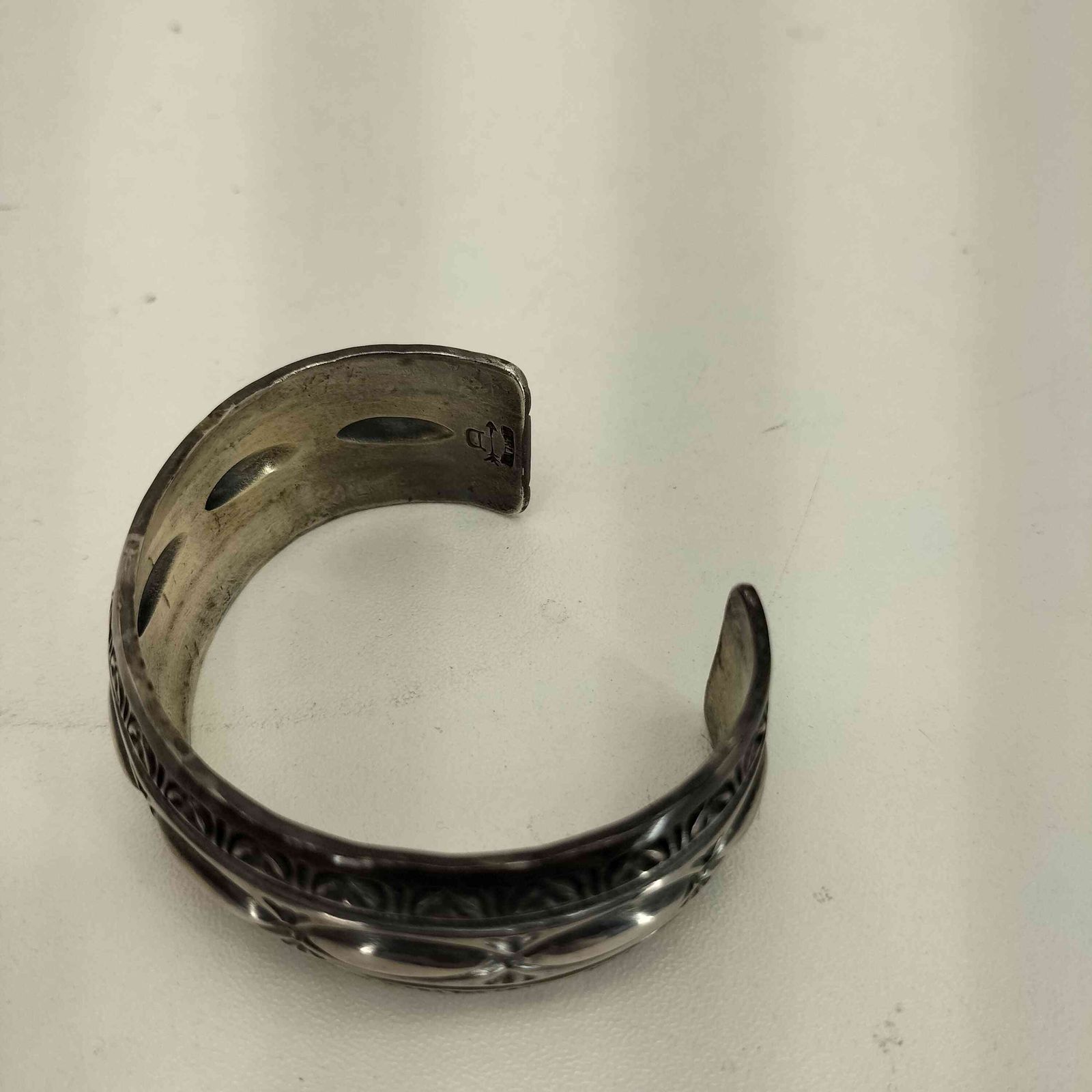 ナバホ NAVAJO STERLING 刻印 スタンプワーク シルバー バングル