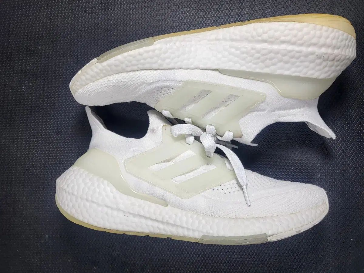 ウルトラブースト 21