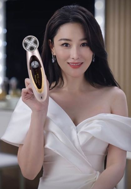 美顔器 Miss Arrivo Ghost PREMIUMミスアリーヴォゴースト プレミアム リフトアップ 家庭用美顔器 EMS正規品 日本製 リフトアップ 持ち運び便利 送料無料 シミ お手軽 リフトケア セルフエステ ほうれい線 ギフ