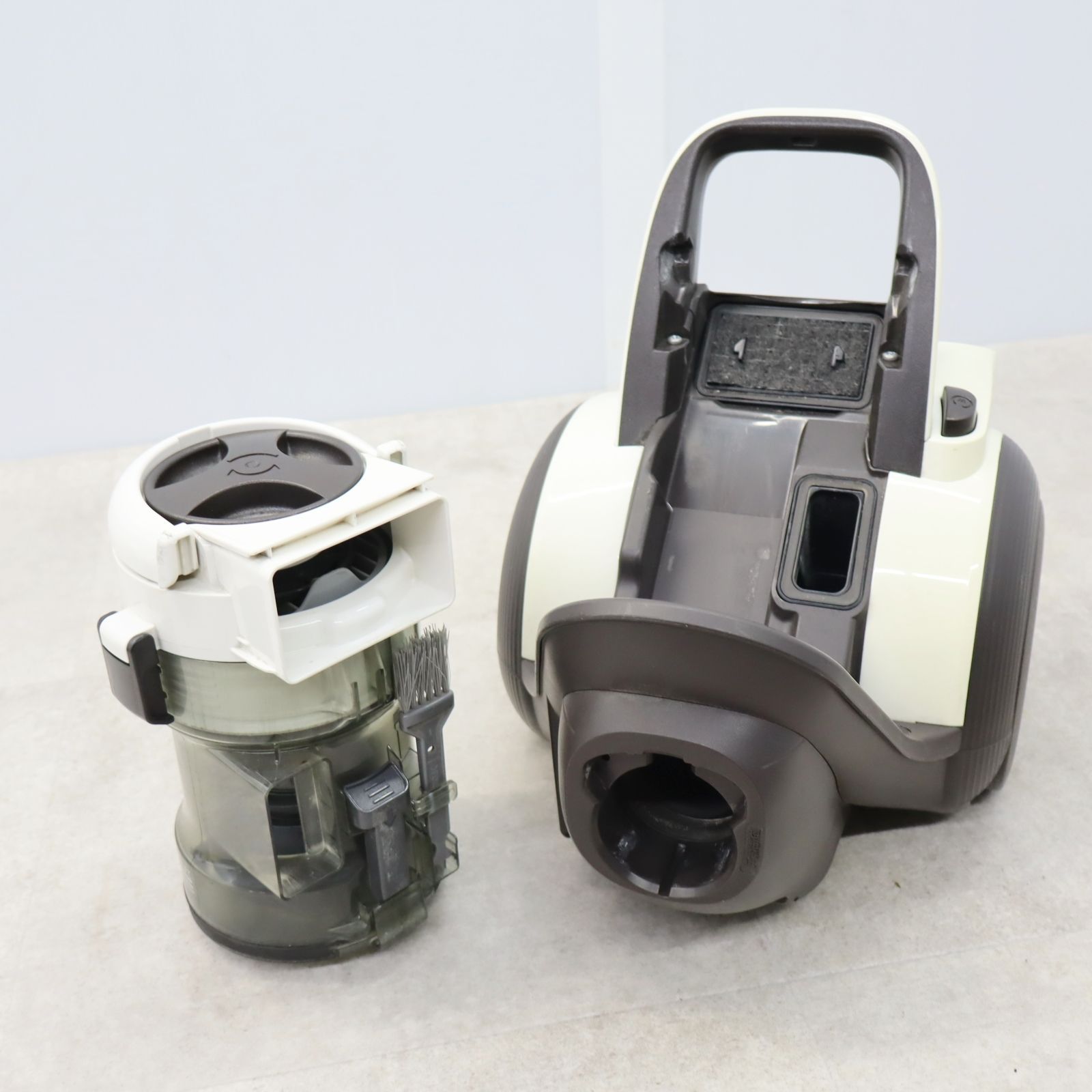 【良品】パナソニック　掃除機　MC-SR24J-W　2016年製 パナソニック 掃除機 サイクロン MC-SR24J-w 簡易清掃済み