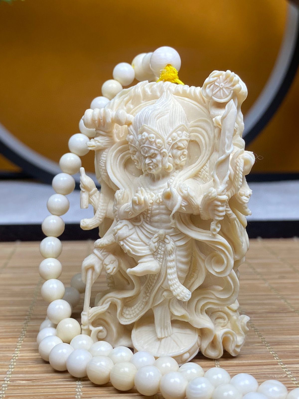 天然マンモス牙美しい手作り彫刻不動尊菩薩 ネックレス-