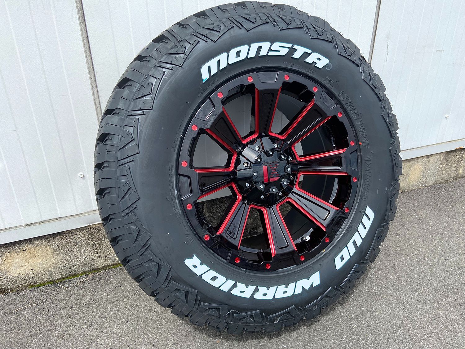 265/70R17 265/65R17 モンスタ マッドウォーリア ホワイトレター 120/150プラド ハイラックス サーフ パジェロ FJクルーザー  H3 サバーバン デナリ LEXXEL DeathRock レッド系 マッドタイヤ オフロード仕様お勧め♪ - メルカリ