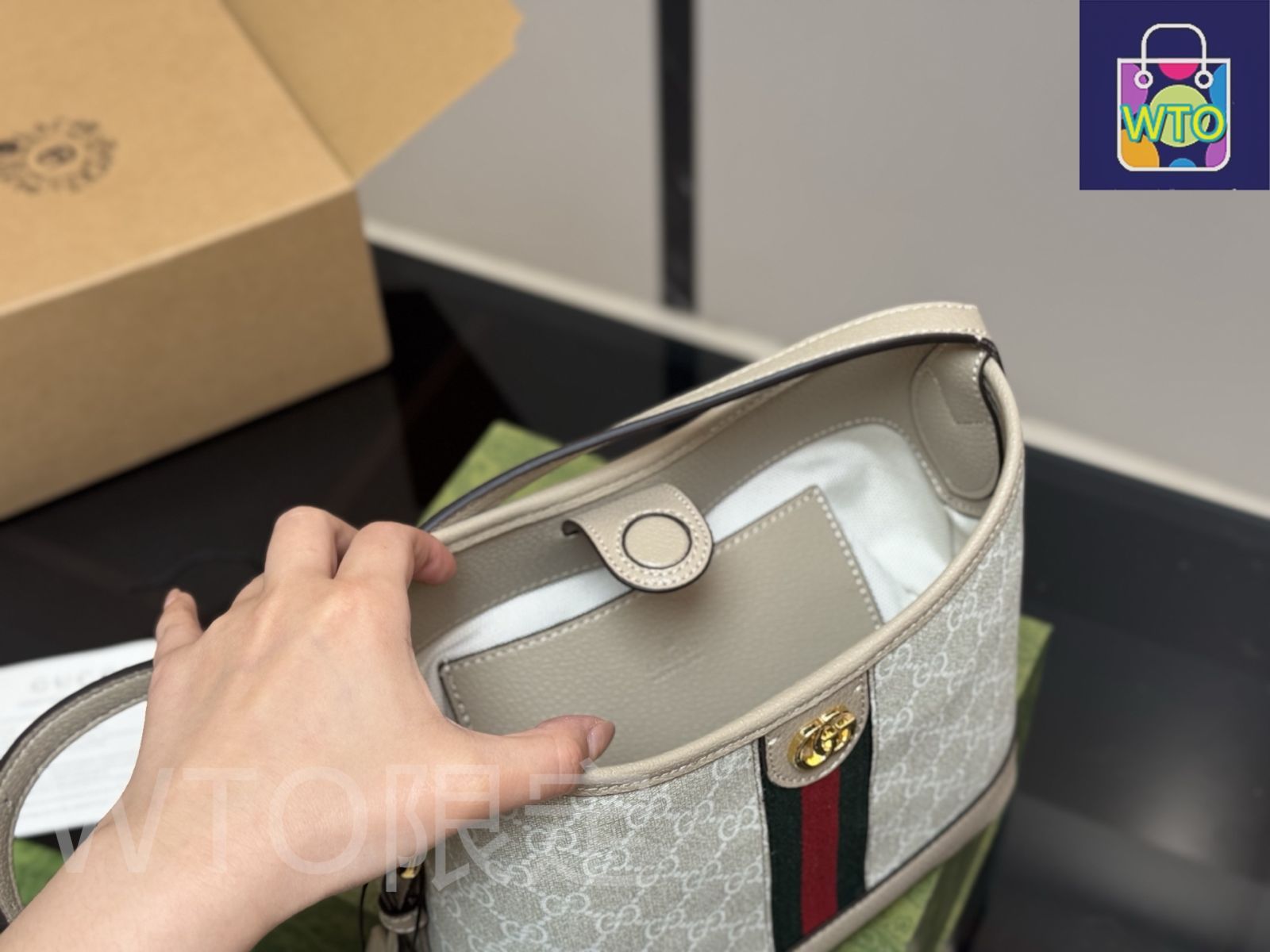 今日特価】Gucci グッチ 折りたたみ式ボックスと飛行機型