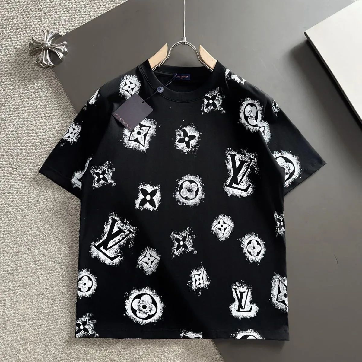 LOUIS VUITTON ルイヴィトンTシャツ 落書きです 半袖