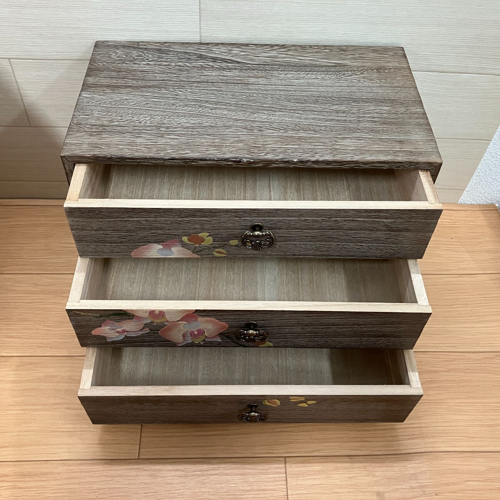 会津桐　本桐タンス　小物入　薬箱　新品　和風　時代仕上　福島県会津若松 中古 会津松本(會津松本) 東西館 牡丹金具が上品な会津桐箪笥(桐