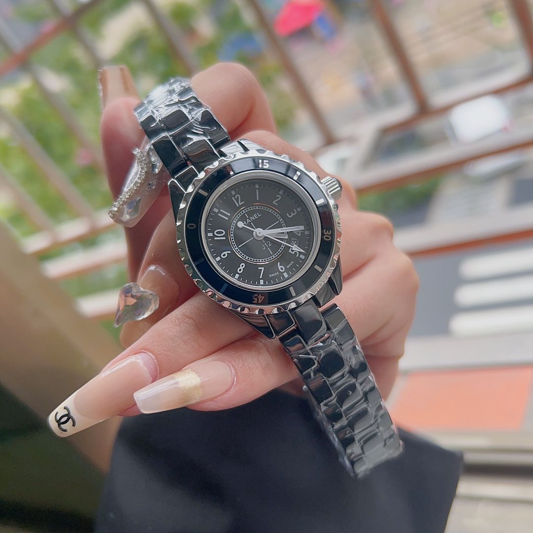 Chanel J12 クオーツレディースウォッチ - ケース カード 袋付き -WTO輸入3