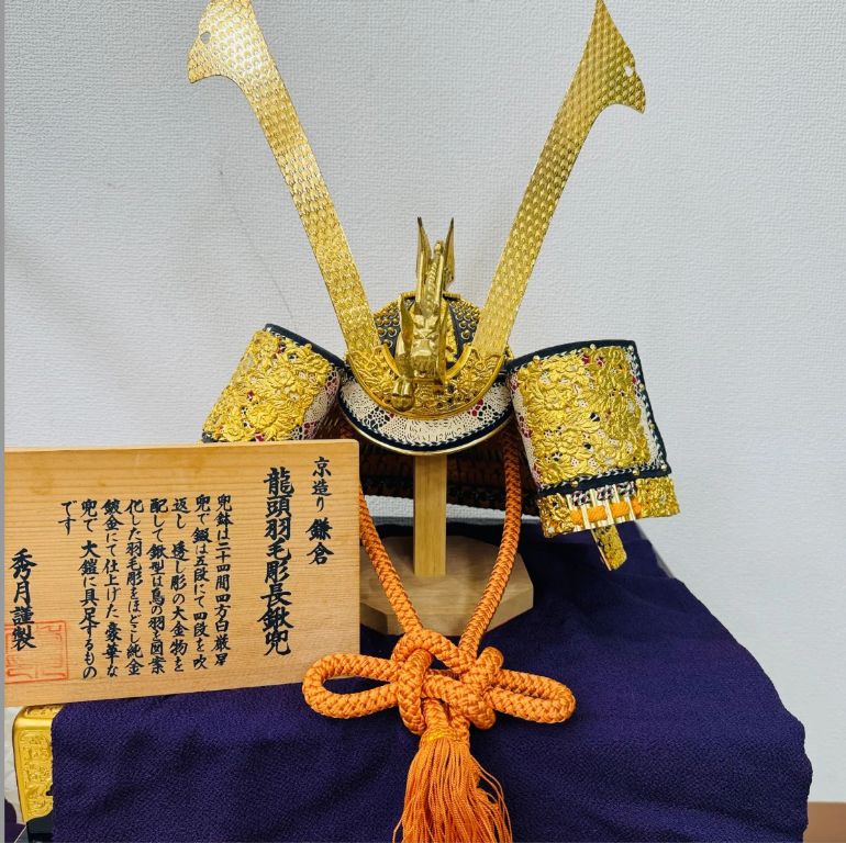 （美品）兜飾り中古一式　秀月　金色　京造り　高級 兜飾り中古一式 美品）兜飾り中古一式 秀月 金色 京造り 高級
