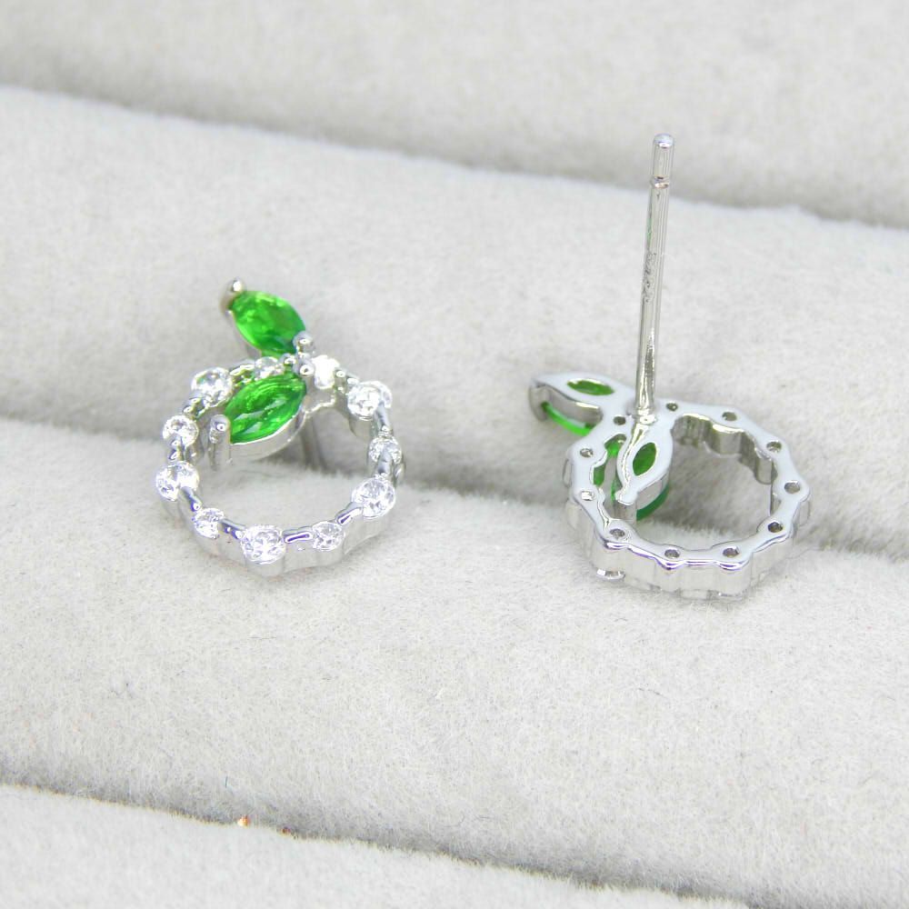 025A♦【売約済み】ピアス　エメラルド　CZダイヤ　SV925　シルバー 025A♢【売約済み】ピアス エメラルド CZダイヤ SV925 シルバー