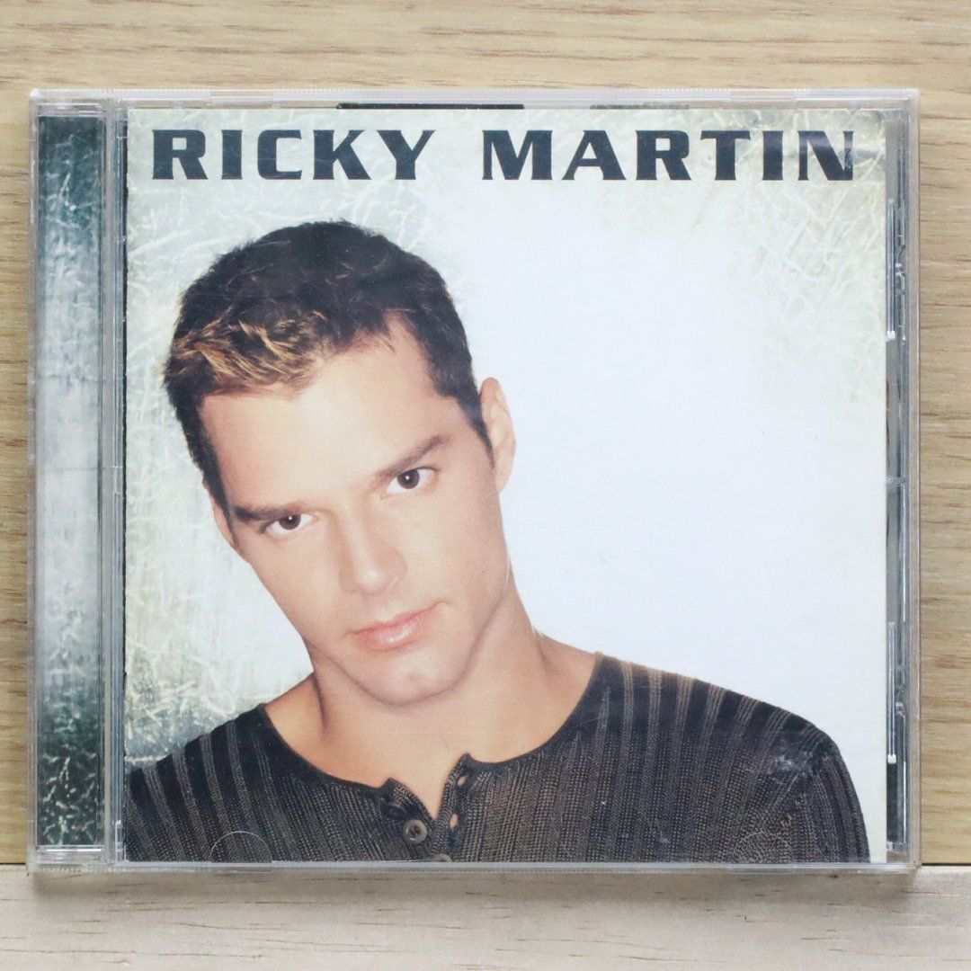 【中古】 リッキー・マーティン～ヒア・アイ・アム～/ＣＤ/ESCA-8017 国内盤CD☆リッキー・マーティン/Ricky Martin□ リッキー