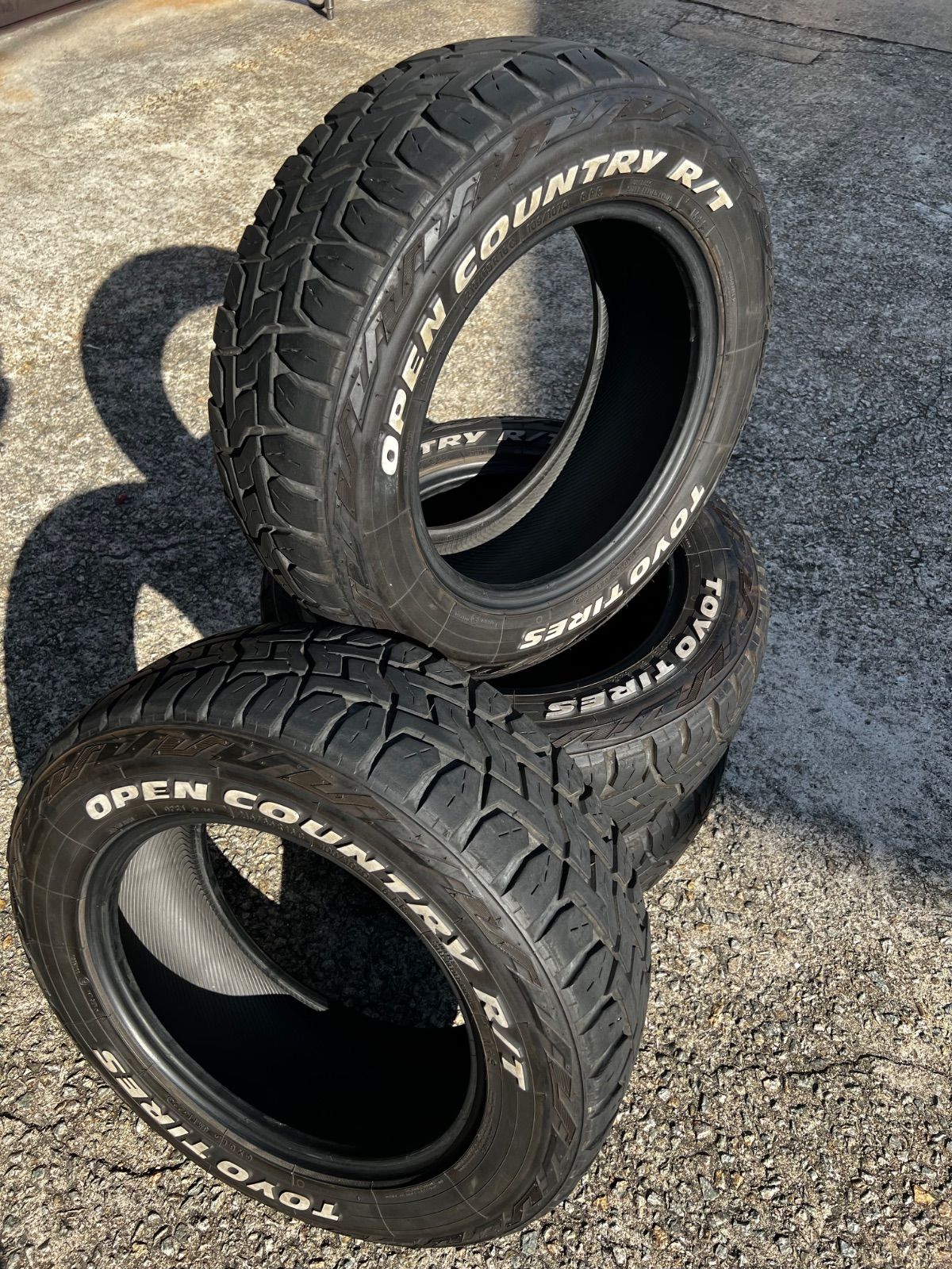 4輪 タイヤ トーヨー オープンカントリーR T 215 65R16C 109 107Q 4本セット ハイエースなど 318