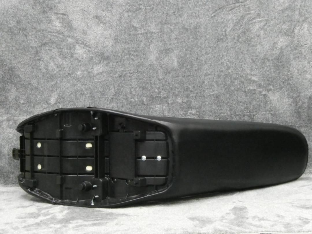ゼファー４００　後期　黒皮６０ｃｍ　三段シート/ブラック3段シート 補強入り ゼファー/ゼファーX 用 3段シート 60センチ ブラック（ゼファー