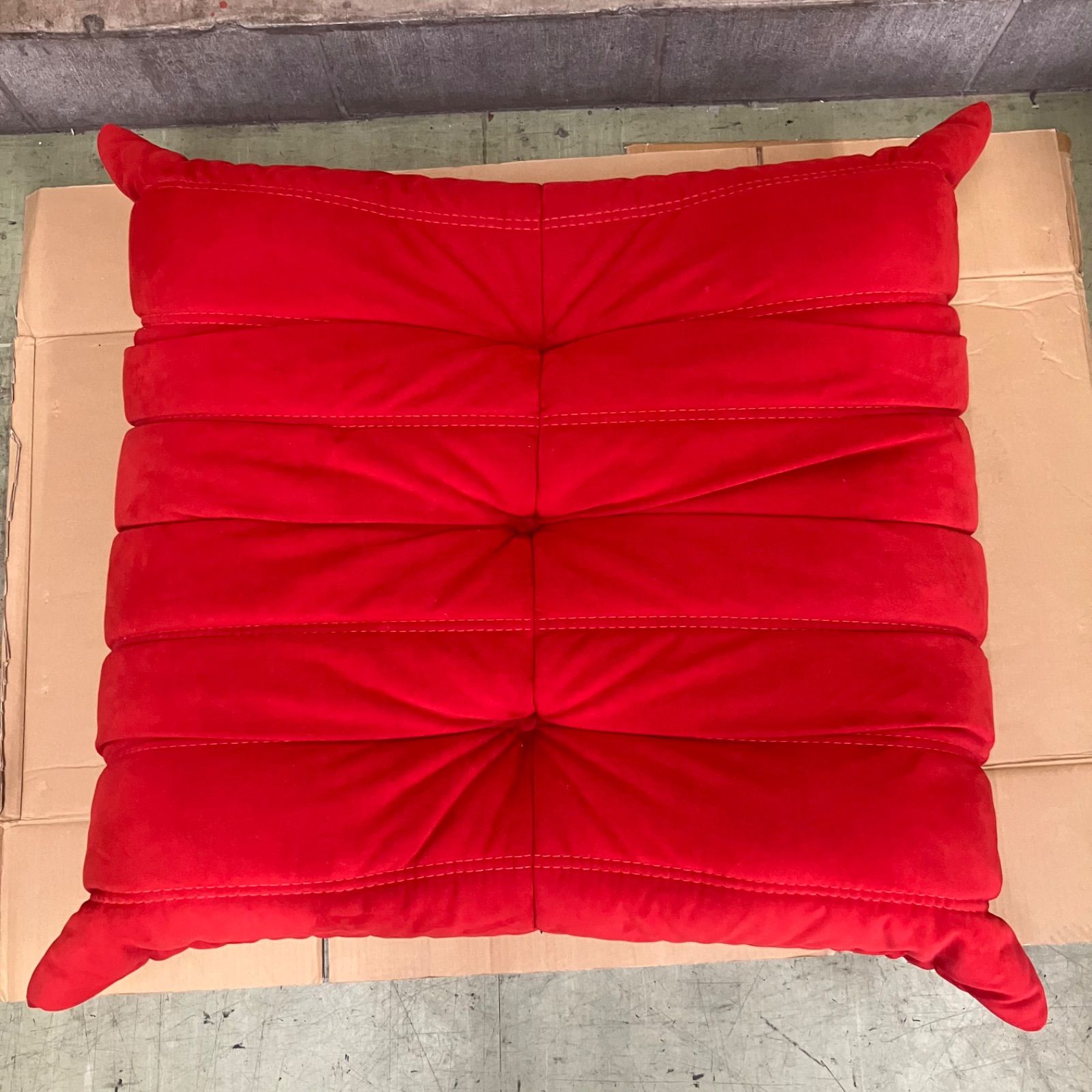 M げ交渉 ligne roset リーンロゼ TOGO トーゴ パフ オットマン レッド 直接 横浜市保土ヶ谷区今井町