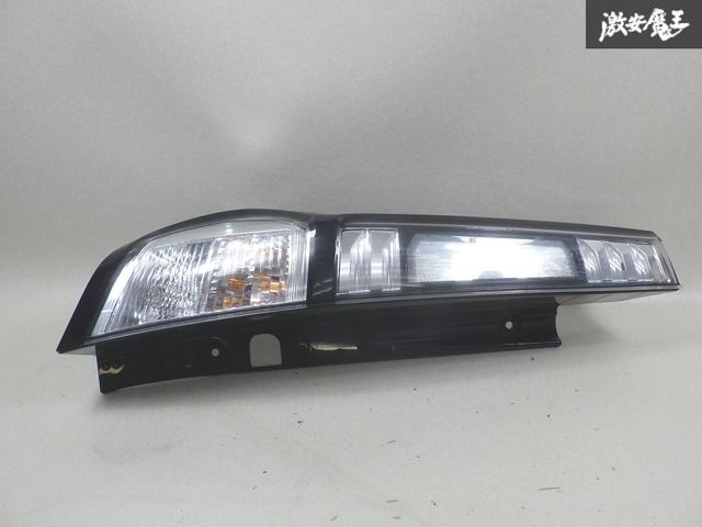 TOYOTA M900A タンク テールランプ トヨタ 純正 タンク 《 M900A 》 右テールランプ 81551-B1180