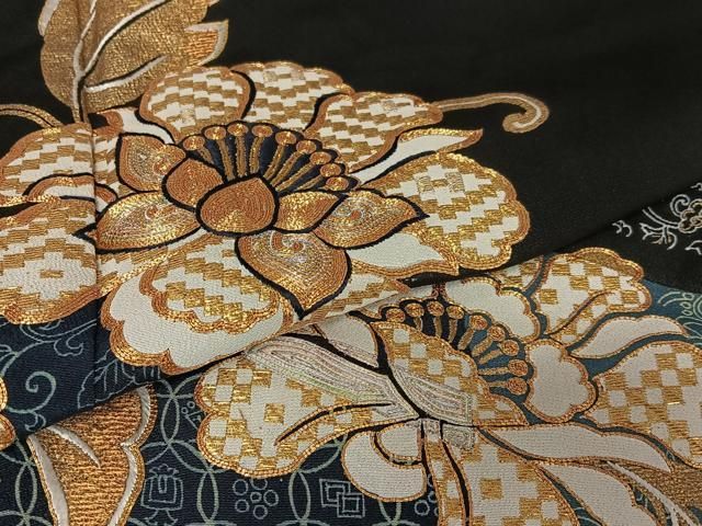 平和屋着物○創業460年・千總 黒留袖 駒刺繍 花唐草文 金彩