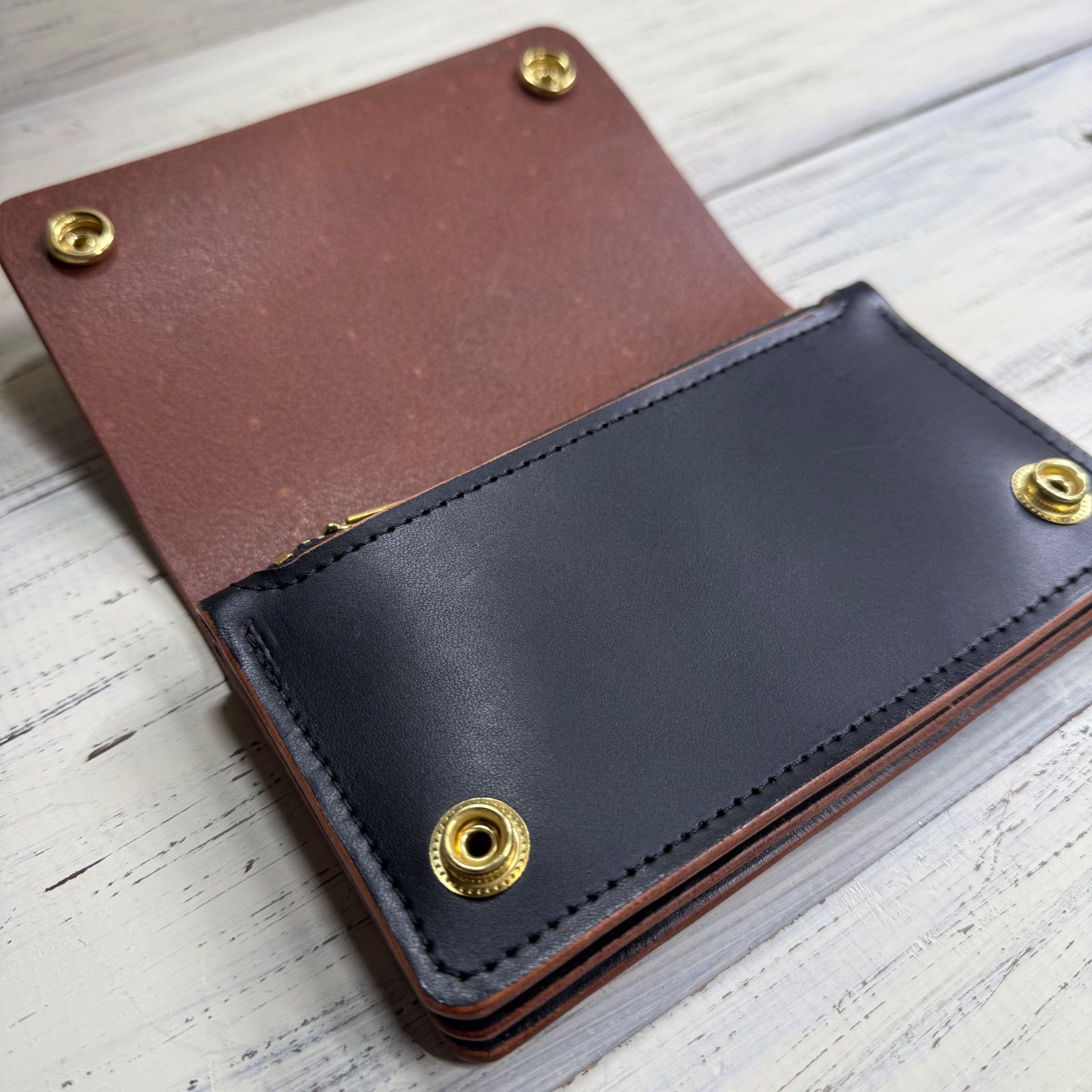 トラッカーウォレット ミドル3層】ブラック 茶芯 ゴールド universal
