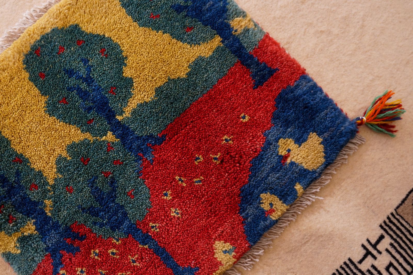 40×40cm ペルシャ絨毯 手織り ギャッベ アマレ族 ギャベ 40×40cm【ペルシャ絨毯 手織りギャッベ】アマレ族ギャッベ ギャベ 40