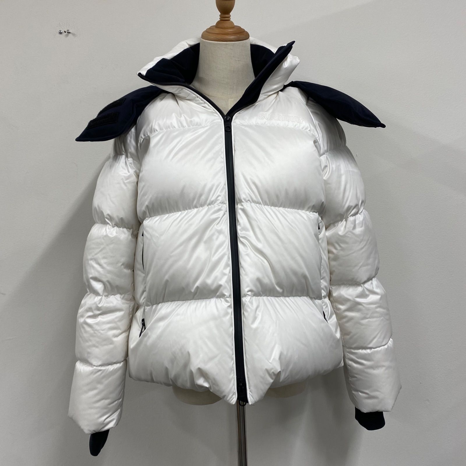 BURBERRY ホワイトジャケット 新品未使用 SALE‼️ Burberry | Jackets & Coats | Burberry White Zippered Quilted