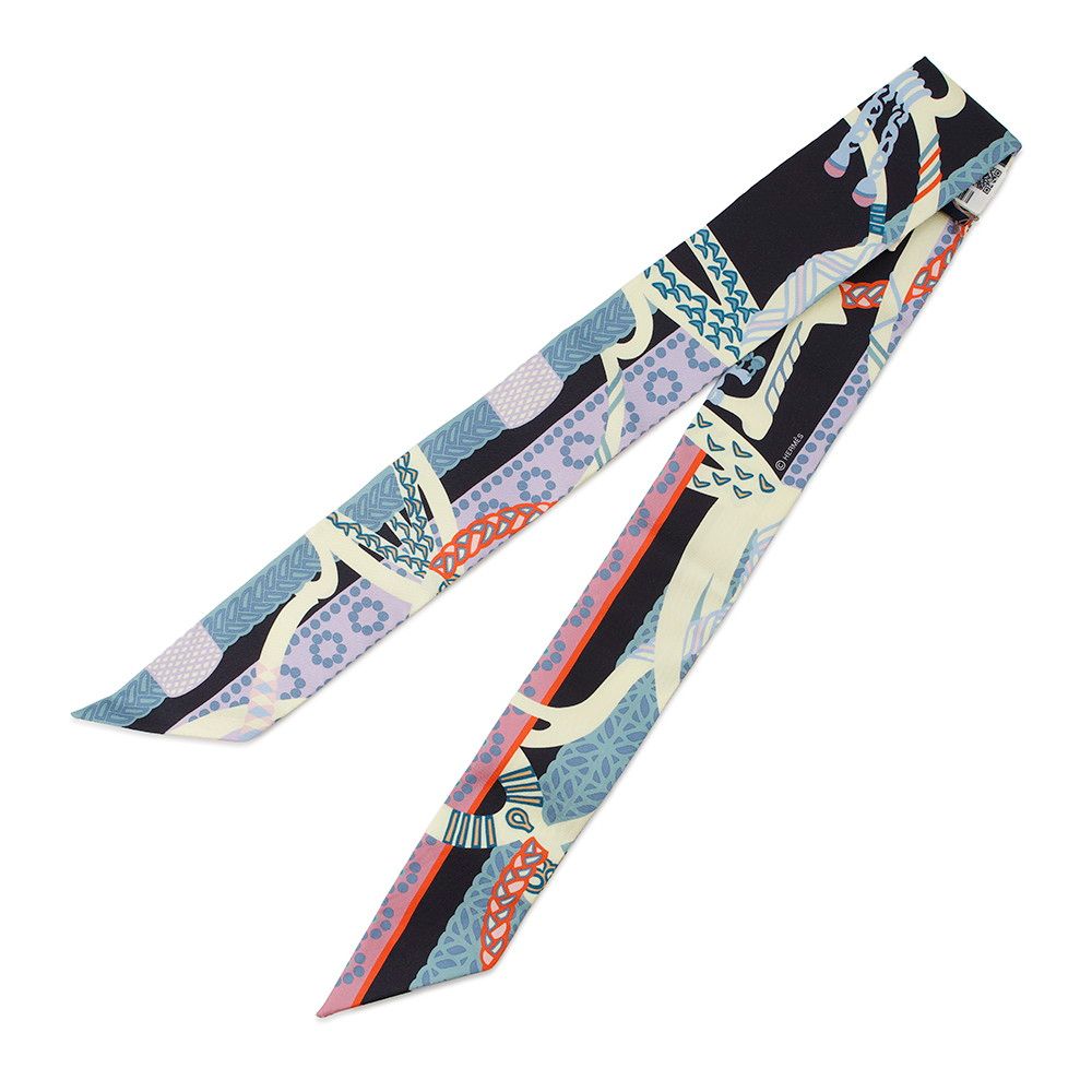 HERMES エルメス ツイリー シルク　スカーフ　鎧の幻想 エルメス スカーフ ツイリー Fantaisie d'Etriers 鎧の幻想