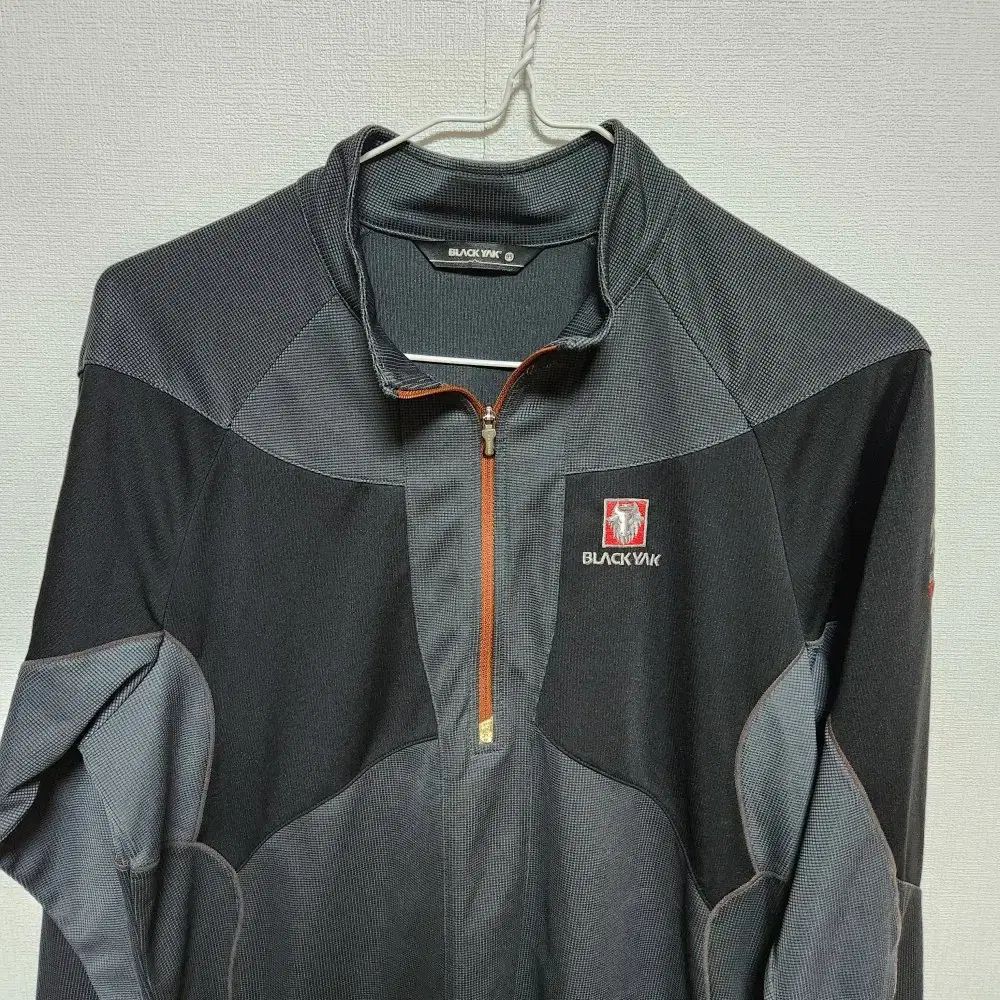 韓国発★新品 BLACK YAK ブラックヤク スポーツウェア トップス M BLACK YAK(ブラックヤク) メンズ 春秋 長袖Tシャツ 95M @ 9922
