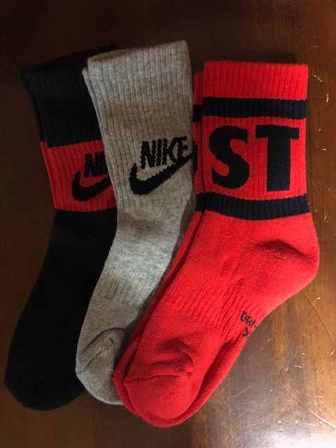 ナイキ NIKE キッズ ３足組 ユニセックス クッション付きクルーソックス 靴下 通園通学 UN0001-001 CUSHIONED SOCKS SET OF 3 10C-3Y GREY/RED/BLACK