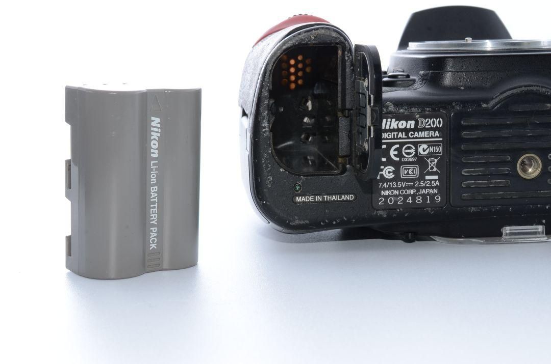 Nikon D200 本体のみ Nikon デジタル一眼レフカメラ D200 ボディ本体