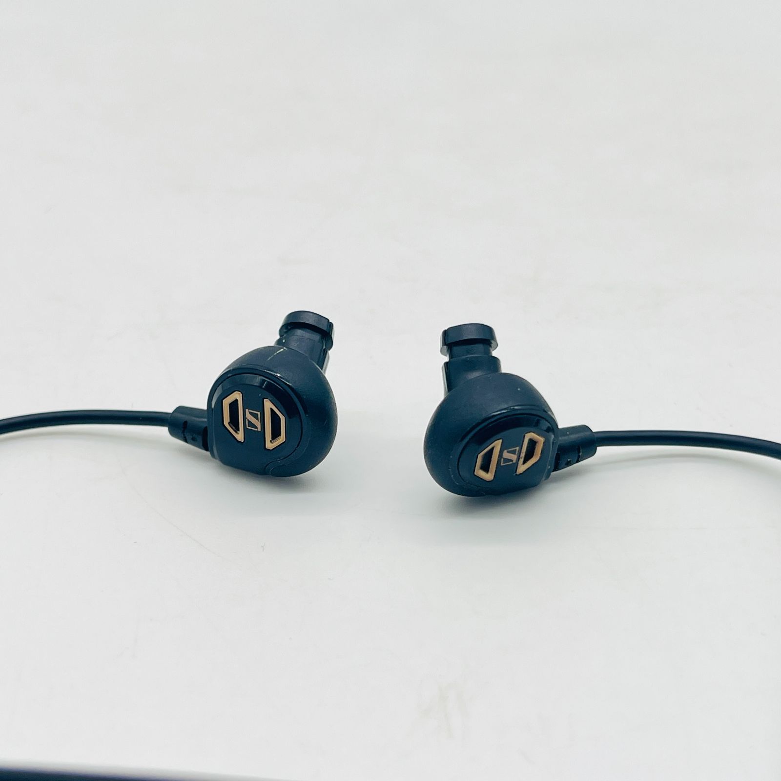 ゼンハイザー カナル型イヤホン 耳かけ式 IE 60 - メルカリ sennheiser