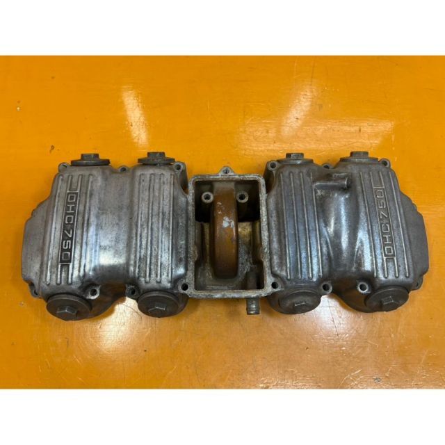 CB750K シリンダーヘッドカバー
