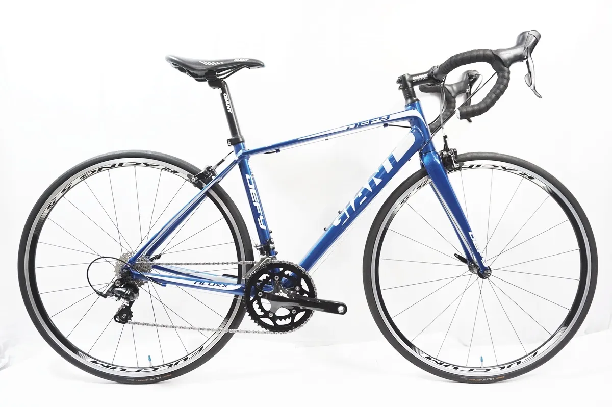 引き取り限定♪人気のGIANT♪DEFY3♪軽量アルミフレーム♪スポーツの秋に♪ 引き取り限定♪人気のGIANT♪DEFY3♪軽量アルミフレーム