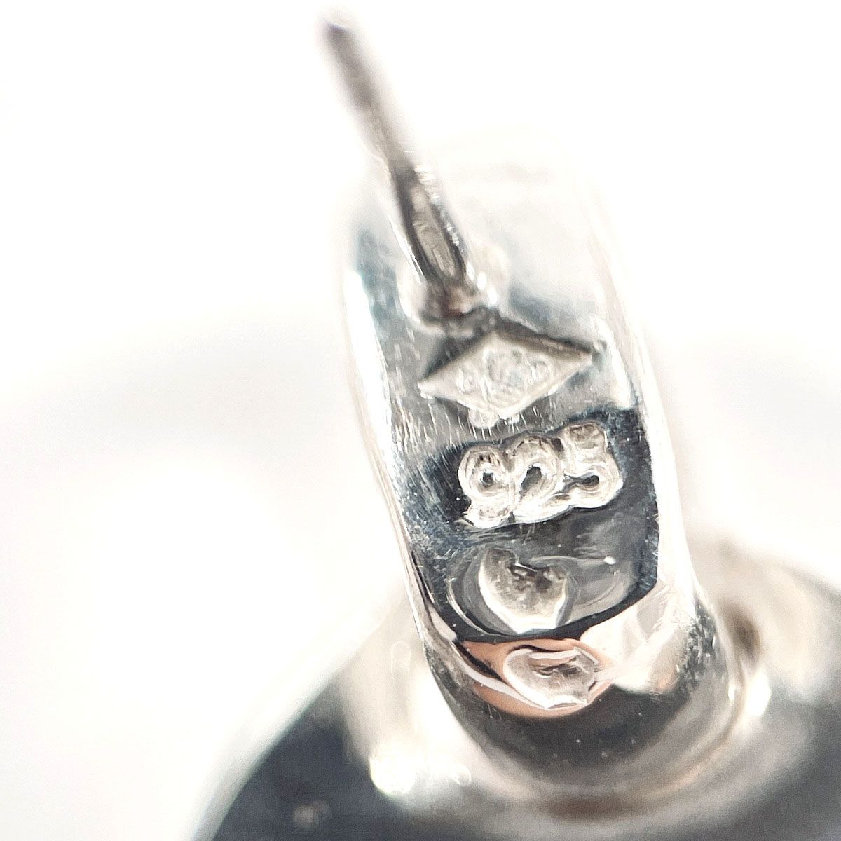 シャネル ピアス オーバル ロゴプレート シルバー - メルカリ