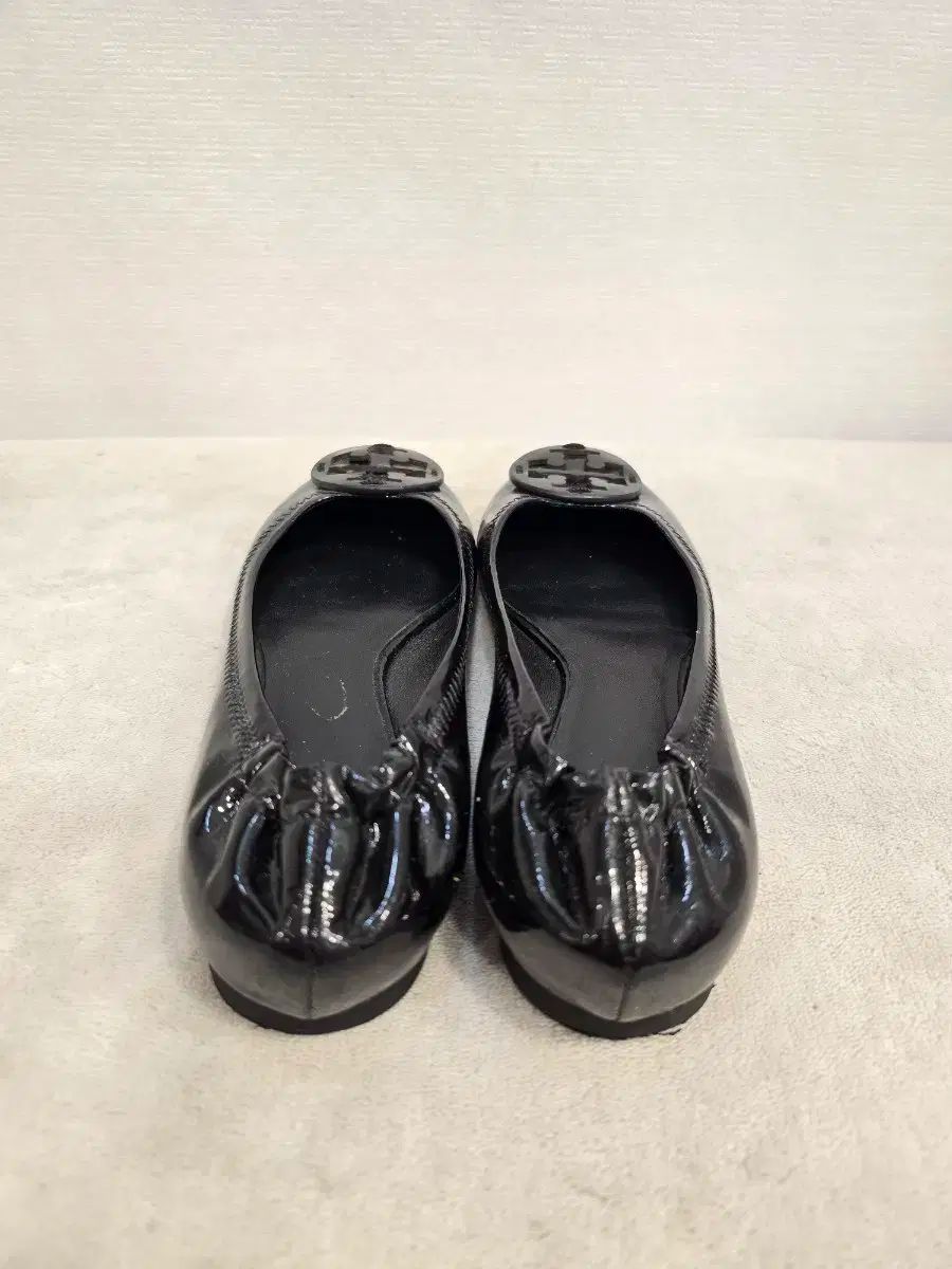 【未使用】Tory Burch フラットシューズ 6M 黒 訳あり】 Tory Burch トリーバーチ フラットシューズ 6Mサイズ