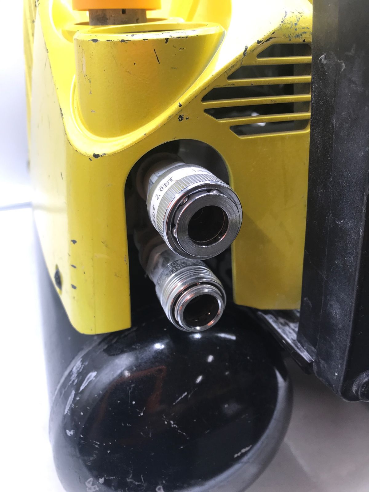 高圧エアコンプレッサ