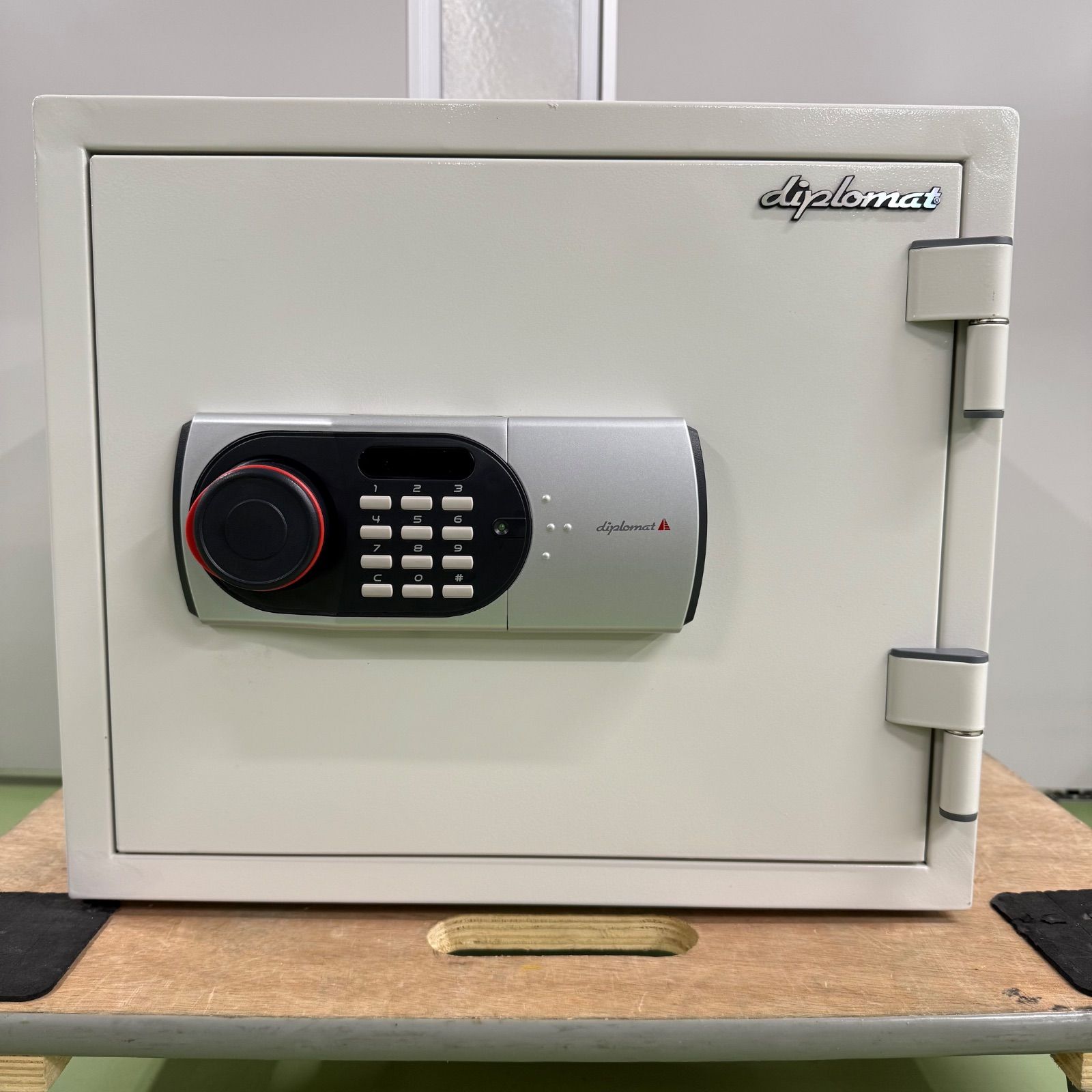 デジタルテンキー式 耐火 耐水金庫 19L W412×D399×H360 型番119EN88WR 防犯対策 オフィス金庫