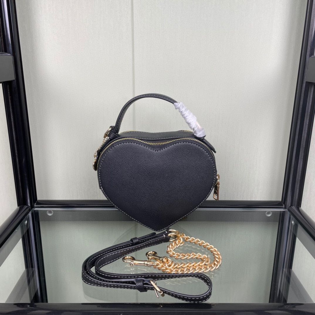 COACH ハート型バッグ ブラック 公式】COACH – コーチ | ハート クロスボディ・キルティング