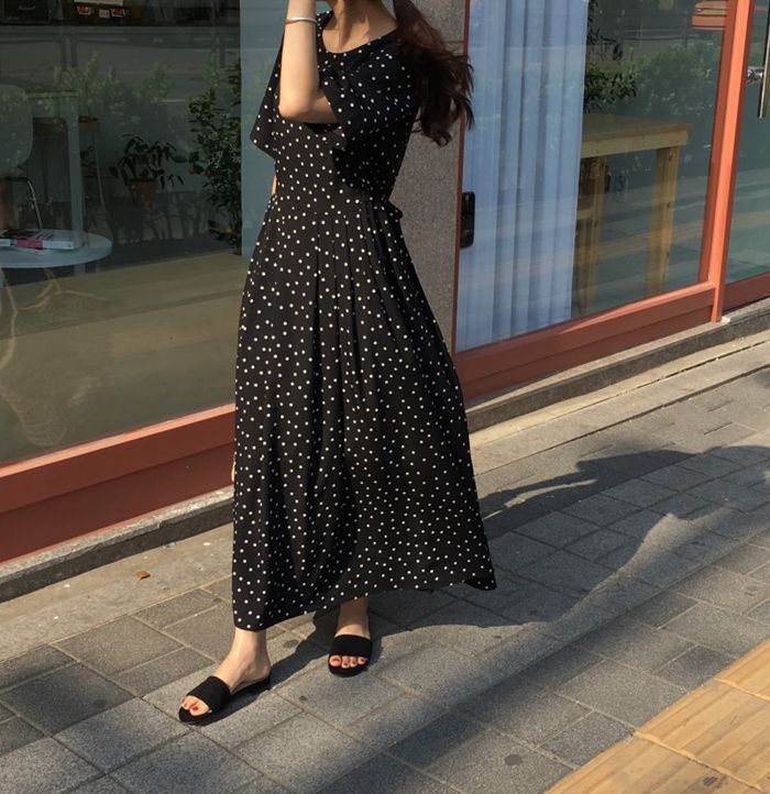 夏から秋にぴったりのドット柄ワンピース♪お出かけやデート、女子会にもオススメ！ 大きめドット柄ロングワンピース❤️春夏女子会・デートに最適