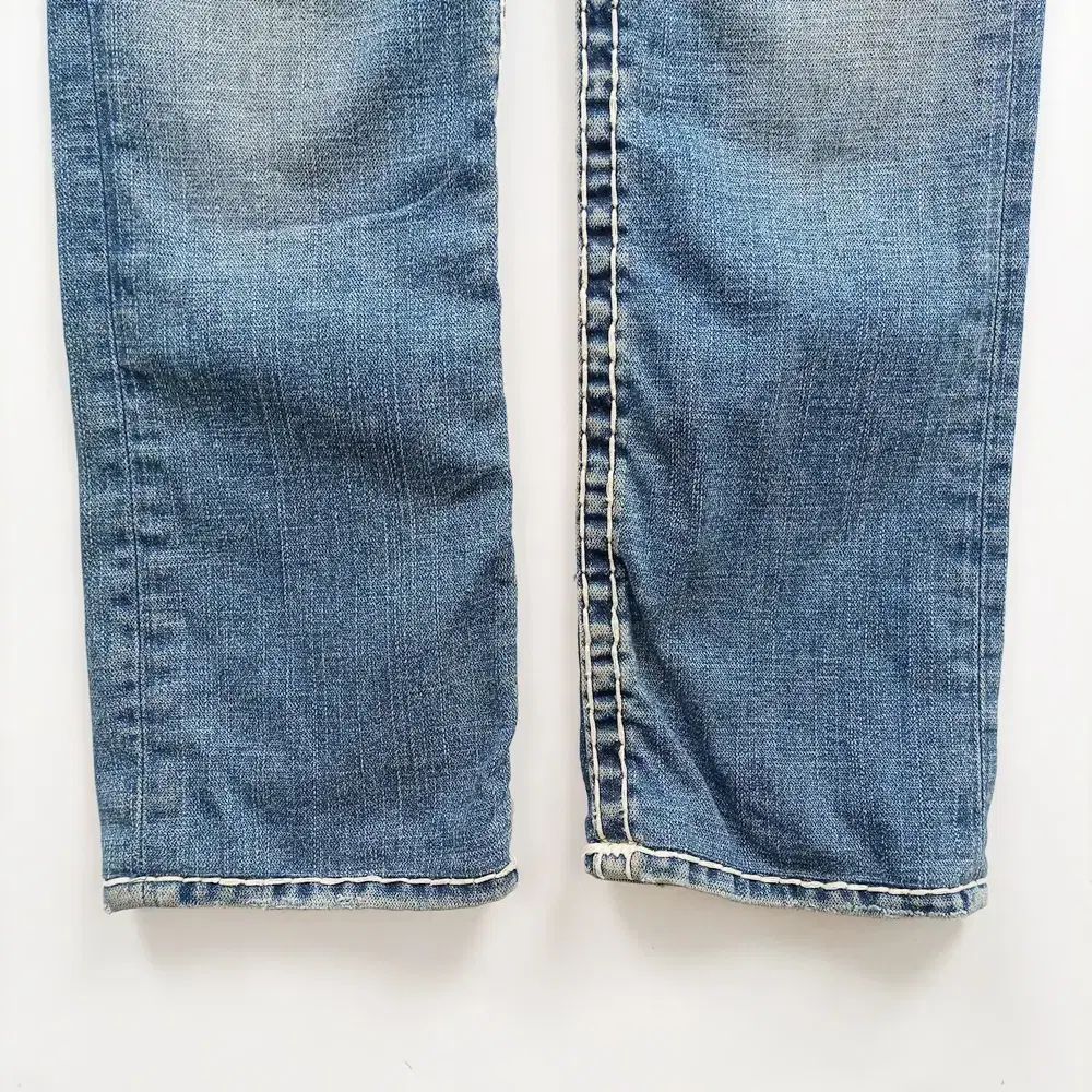 トゥルーレリジョン　TRUE RELIGION　ストレートデニム　27 True Religion トゥルーレリジョン USA 27 JOHNNY - メルカリ
