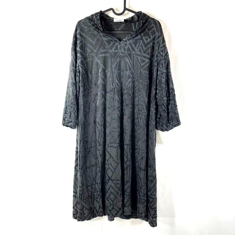 Plantation プランテーション　ゆったりワンピース　キーネック プランテーション Plantation ワンピース グレー柄 七分袖 キーネック