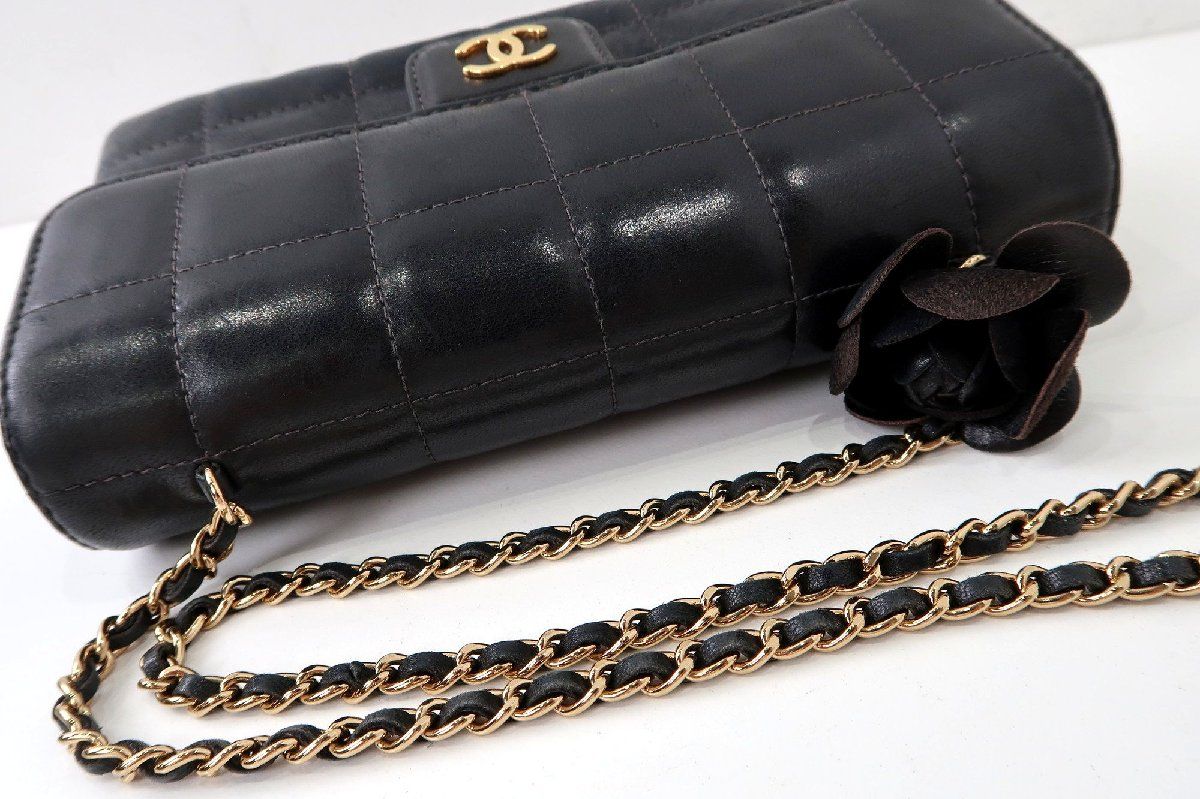 CHANEL(シャネル) カメリア チョコバー ショルダーバッグ マトラッセ