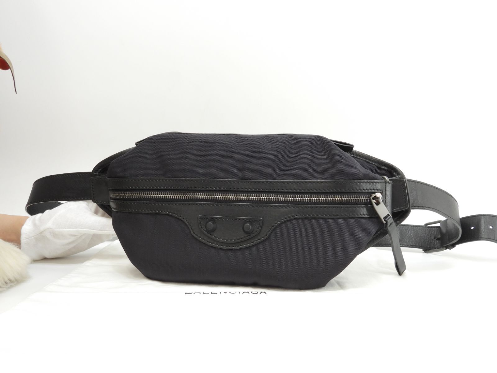 極美品　BALENCIAGA ボディバッグ エクスプローラー ロゴ刺繍　a379 極美品 BALENCIAGA ボディバッグ エクスプローラー ロゴ刺繍