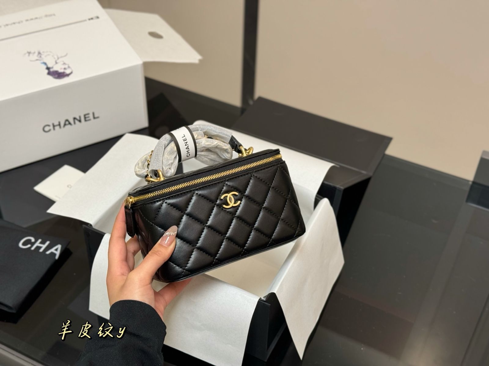 今日特価】Chanel Handle Makeup Box ハンドルメイクボックス