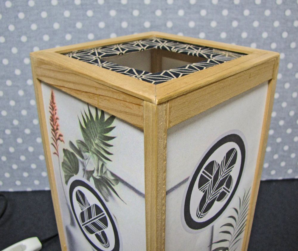 和紙の温り＝「丸に違い鷹の羽」／2本組／LED・檜枠造・フイルム加工・軽量／ 夢灯り癒しの灯火「家紋＝丸に違い鷹の羽」フイルム加工・LED・檜