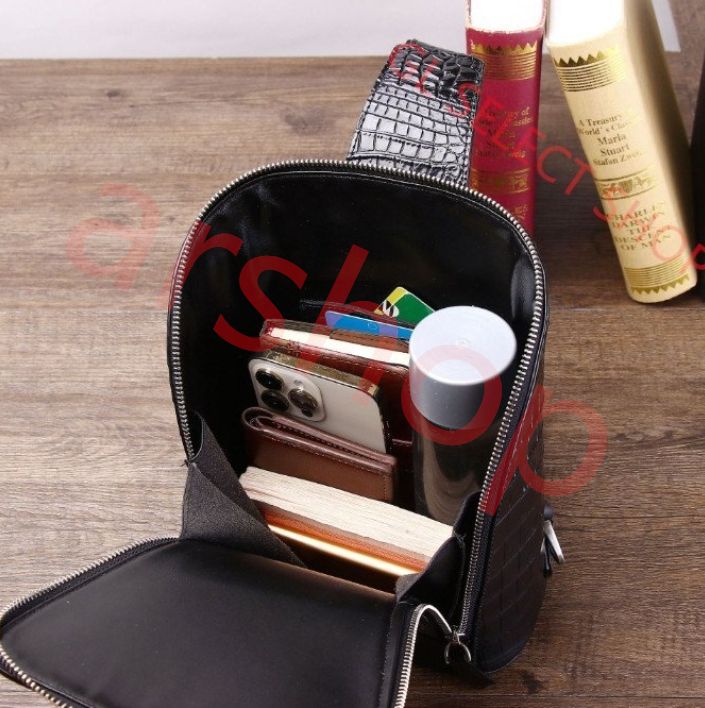 【未使用品】エイ革 ショルダーバッグ スティングレイ 本革 ポリッシュ加工 光沢感あり！ エイ革 ショルダーバッグ ガルーシャ スティング