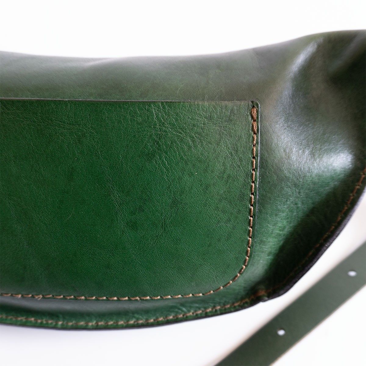 ボトルグリーン】 HERZ ヘルツ【立体マチ・ボディバッグ(F-5)】 レザー  