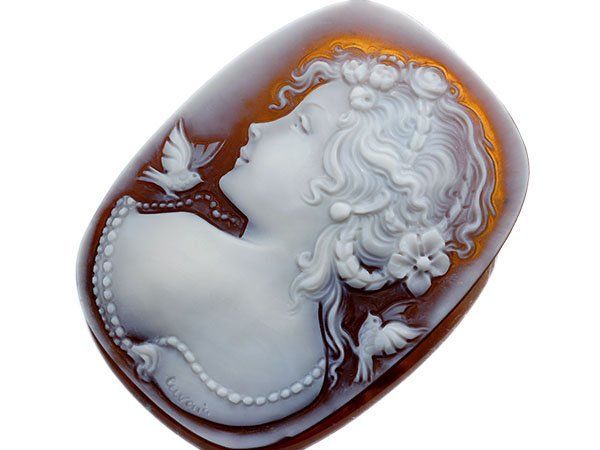 ジュエリー 作家品 サイン刻印有 小鳥と貴婦人 シェルカメオルース 55.0ｍｍ×40.9ｍｍ a2576v