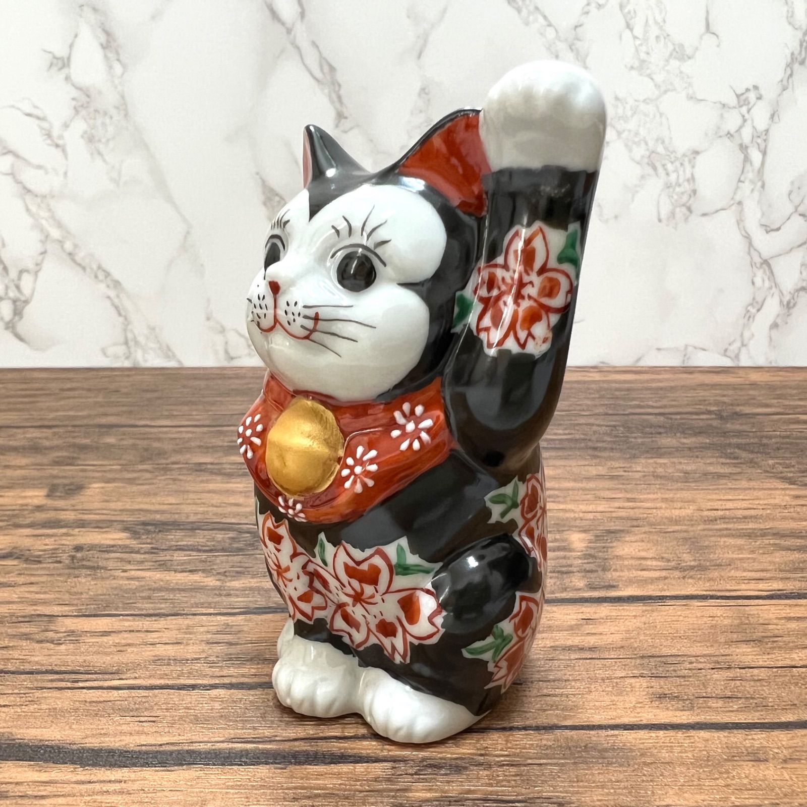 九谷焼】3.3号 招き猫 黒地桜 左手 千客万来 縁起物 置物 Maneki Neko