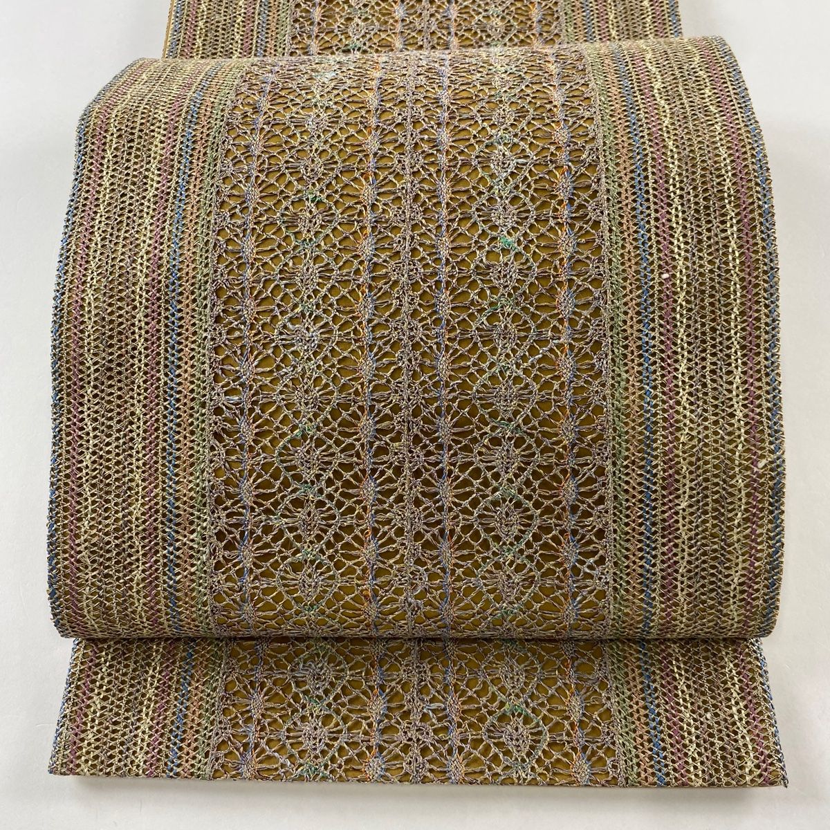 半幅帯 美品 名品 縞 幾何学 山吹茶色 正絹 中古 袋帯 美品 秀品 縞 幾何学 金糸 山吹茶色 全通 正絹 【中古