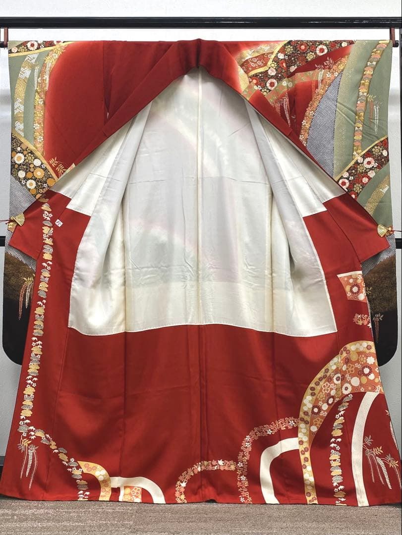 振袖 豪華 金彩 紋意匠 ふり布付き 袖口布付き 身丈162cm 撥水加工済 