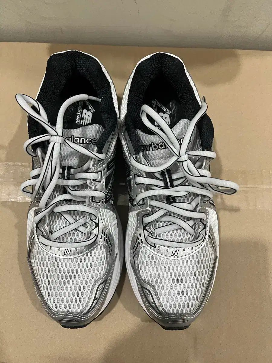 ランニングシューズ