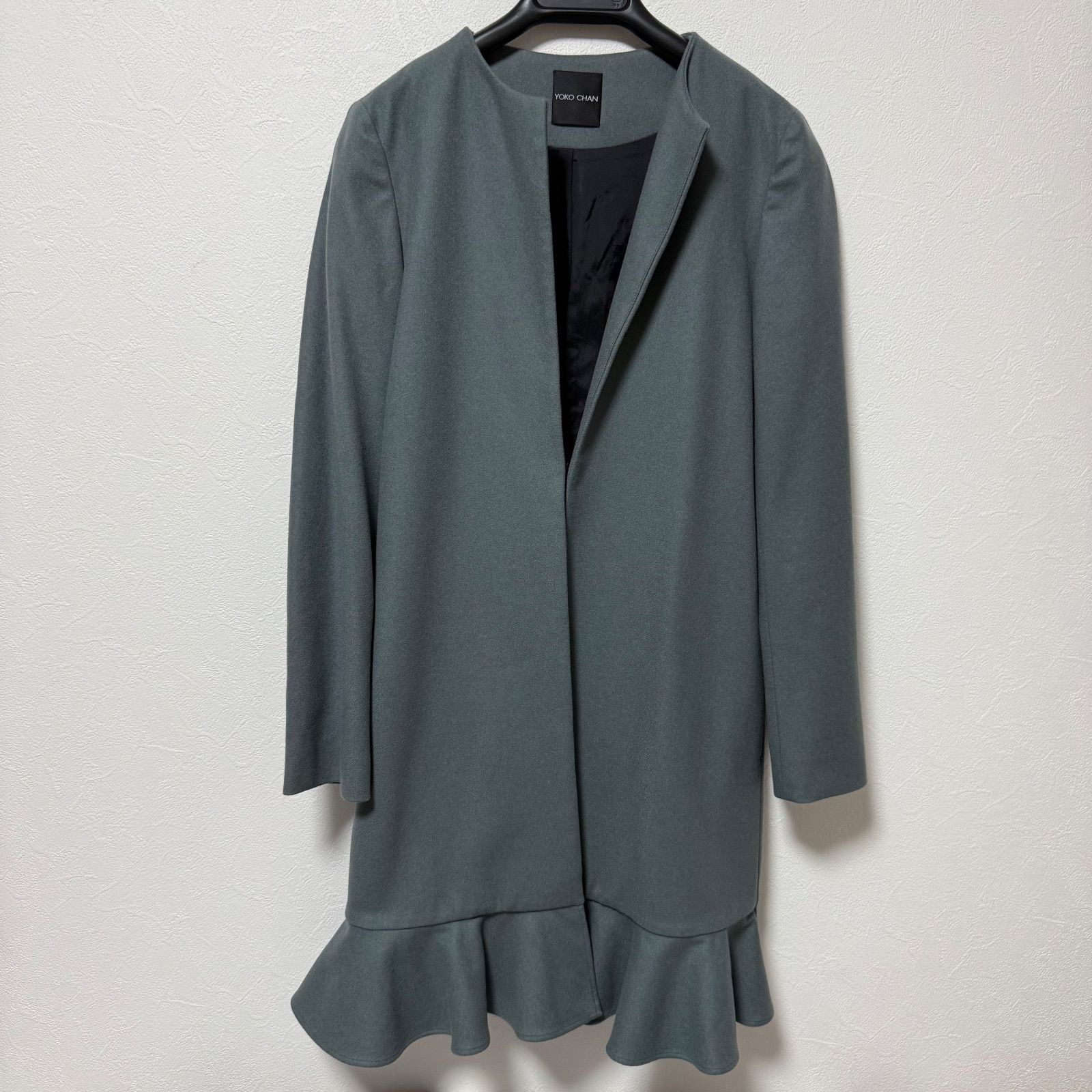 ヨーコチャン　YOKO CHAN 新品　フリル　コート　ノーカラー ヨーコチャン ノーカラーコート 裾フリル 限定色 ケリー - メルカリ